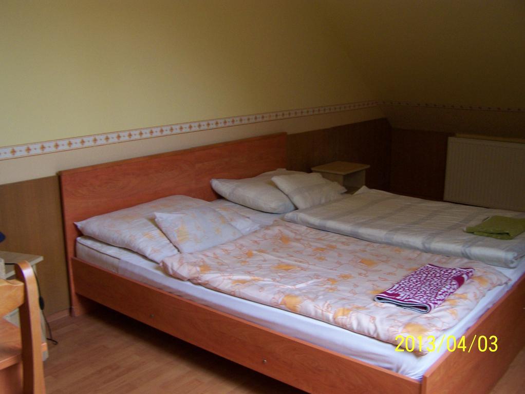 Borostyankert Etterem & Vendeghaz Hotel Sitke Værelse billede