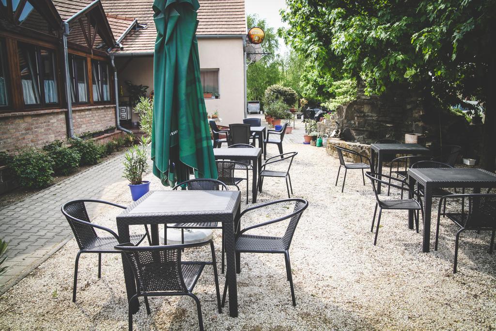 Borostyankert Etterem & Vendeghaz Hotel Sitke Eksteriør billede